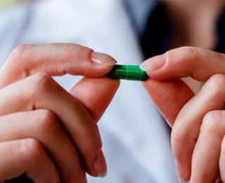 Таблетка в руках