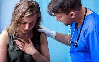 Причина отека горла может быть механической Почему отекает горло